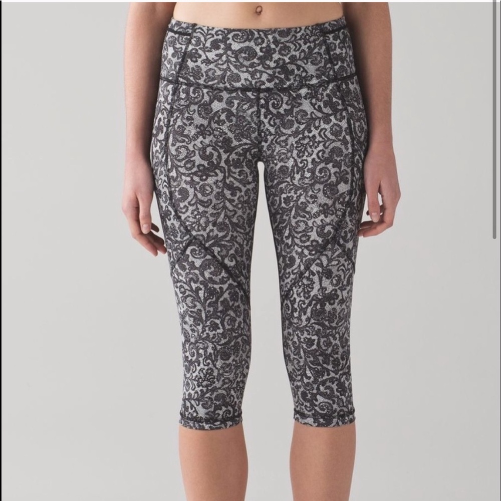 Lululemon Outrun 17” Crop Pants Lace Print